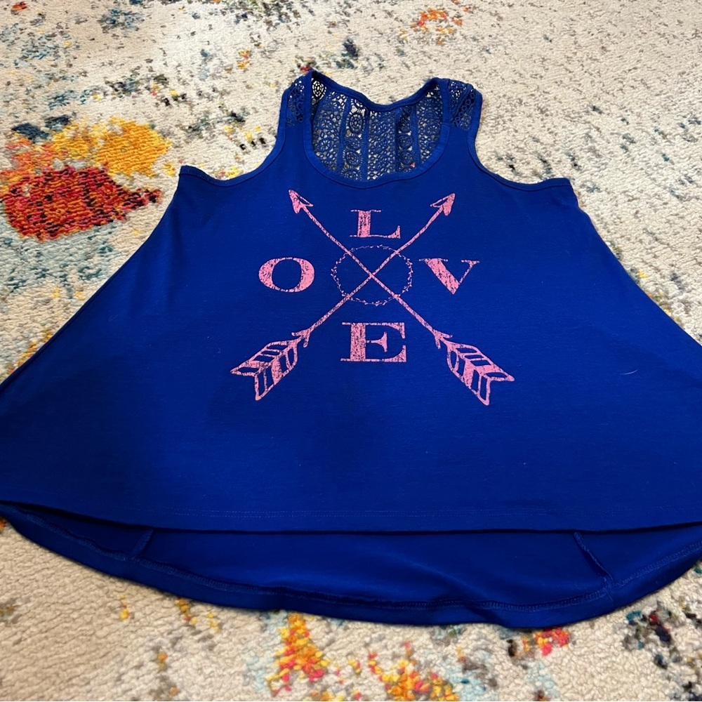 No boundaries, women’s blue and pink tank tops,small, good condition